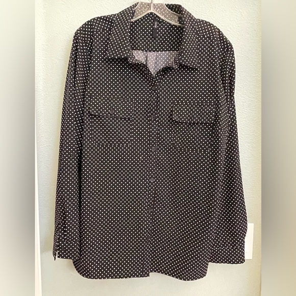 Cathy long-sleeved button-down top, never worn, polyester/spandex - Picture 1 of 6